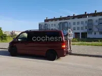 Usado Mercedes V230 143 CV (105 kW) 1998 Granate Monovolumen