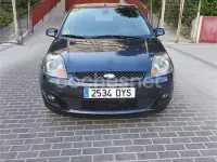 Usado Ford Fiesta Trend 90 CV (66 kW) 2006 Gris / plata Utilitario