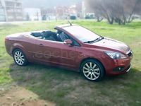 Usado Ford Focus Cabriolet Titanium 145 CV (106 kW) 2008 Granate Descapotable