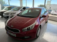 Usado Kia Ceed GT 90 HP (66 kW) 2016 Vermelho Sedan