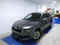 Usado Skoda Kamiq Style 110 CV (80 kW) 2022 Gris / plata SUV