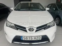 Usado Toyota Auris Active 132 CV (97 kW) 2015 Blanco Berlina