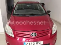 Usado Toyota Auris Active 90 CV (66 kW) 2010 Rojo Utilitario