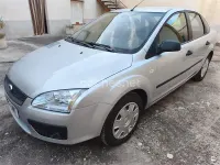 Usado Ford Focus Trend 100 CV (73 kW) 2006 Gris / plata Berlina