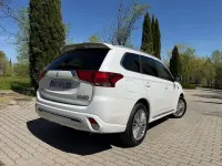 Usado Mitsubishi Outlander P-HEV Motion 224 CV (164 kW) 2020 Blanco SUV