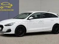 Usado Hyundai i30 100 CV (73 kW) 2020 Blanco Berlina