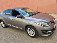 Usado Renault Mégane Life 115 CV (84 kW) 2014 Gris / plata Berlina