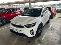 Käytetty Kia Stonic Style 100 HP (73 kW) 2025 Valkoinen Katumaasturi