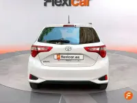 Usado Toyota Yaris Active 69 CV (50 kW) 2019 Blanco Berlina
