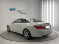 Usado Mercedes E220 170 CV (125 kW) 2012 Blanco metalizado Coupe