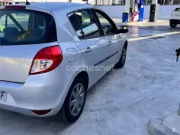 Usado Renault Clio II 85 CV (62 kW) 2009 Gris / plata Berlina