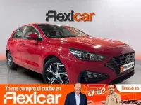 Usado Hyundai i30 120 CV (88 kW) 2022 Rojo Berlina