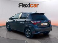 Usado Toyota Yaris Hybrid 100 CV (73 kW) 2020 Gris Utilitario