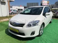 Usado Toyota Auris Hybrid Active 135 CV (99 kW) 2011 Blanco Berlina