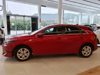 Usado Kia Ceed 120 CV (88 kW) 2024 Rojo Utilitario
