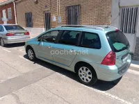 Usado Peugeot 307 90 CV (66 kW) 2004 Gris / plata Familiar