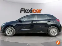 Usado Kia Rio 100 CV (73 kW) 2023 Negro Berlina