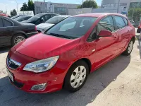Usado Opel Astra Enjoy 95 CV (69 kW) 2011 Rojo Berlina