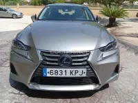 Usado Lexus IS300h Executive Line 223 CV (164 kW) 2018 Gris / plata Berlina