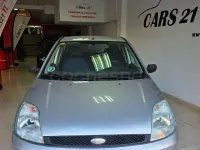 Usado Ford Fiesta Trend 80 CV (58 kW) 2004 Gris / plata Utilitario