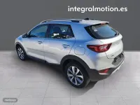 Usado Kia Stonic 101 CV (74 kW) 2025 Plateado SUV