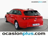Usado Seat Leon Style 110 CV (80 kW) 2023 Rojo Familiar