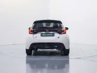 Usado Toyota Yaris Hybrid Sport 75 CV (55 kW) 2023 Blanco Berlina