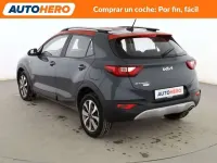 Usado Kia Stonic 101 CV (74 kW) 2022 Gris SUV