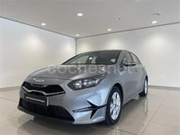 Usado Kia Ceed 120 CV (88 kW) 2024 Gris / plata Utilitario