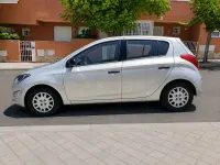 Usado Hyundai i20 85 CV (62 kW) 2013 Gris / plata Utilitario