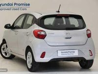 Usado Hyundai i10 67 CV (49 kW) 2023 New sleek silver Utilitario