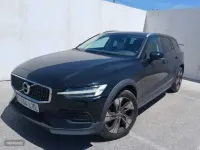 Usado Volvo V60 CC Pro 2022 Negro Familiar