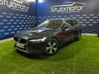 Usado Volvo V60 Momentum 150 CV (110 kW) 2021 Gris / plata Familiar