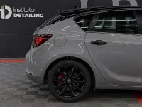 Usado Opel Astra Excellence 140 CV (102 kW) 2015 Gris / plata Berlina