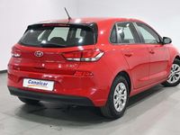 Usado Hyundai i30 120 CV (88 kW) 2019 Rojo Utilitario