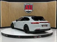 Usado Porsche Panamera Sport Turismo 462 CV (339 kW) 2018 Gris / plata Familiar