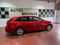 Usado Seat Leon Style 110 CV (80 kW) 2018 Rojo Familiar