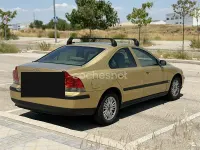 Usado Volvo S60 163 CV (119 kW) 2003 Amarillo Berlina