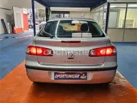 Usado Renault Laguna II Dynamique 150 CV (110 kW) 2006 Gris / plata Berlina