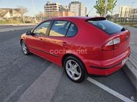 Usado Seat Leon Sport 105 CV (77 kW) 2004 Rojo Utilitario