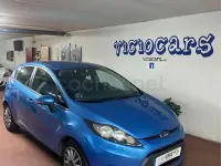 Usado Ford Fiesta Trend 68 CV (50 kW) 2009 Azul Berlina