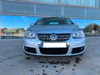 Usado VW Jetta Advance 140 CV (102 kW) 2008 Gris / plata Berlina