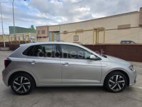 Usado VW Polo 95 CV (69 kW) 2023 Gris / plata Berlina