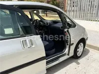 Usado Peugeot 1007 75 CV (55 kW) 2005 Gris / plata Monovolumen