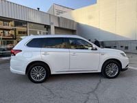 Usado Mitsubishi Outlander P-HEV Motion 224 CV (164 kW) 2020 Blanco SUV