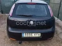 Usado Fiat Punto Young 75 CV (55 kW) 2014 Negro Utilitario