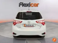 Usado Toyota Yaris Active 111 CV (81 kW) 2020 Blanco Utilitario