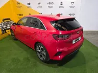Usado Kia Ceed 136 CV (100 kW) 2019 Rojo Utilitario