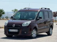 Usado Fiat Doblò Emotion 105 CV (77 kW) 2011 Granate Monovolumen