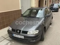 Usado Seat Cordoba 60 CV (44 kW) 2002 Gris / plata Berlina